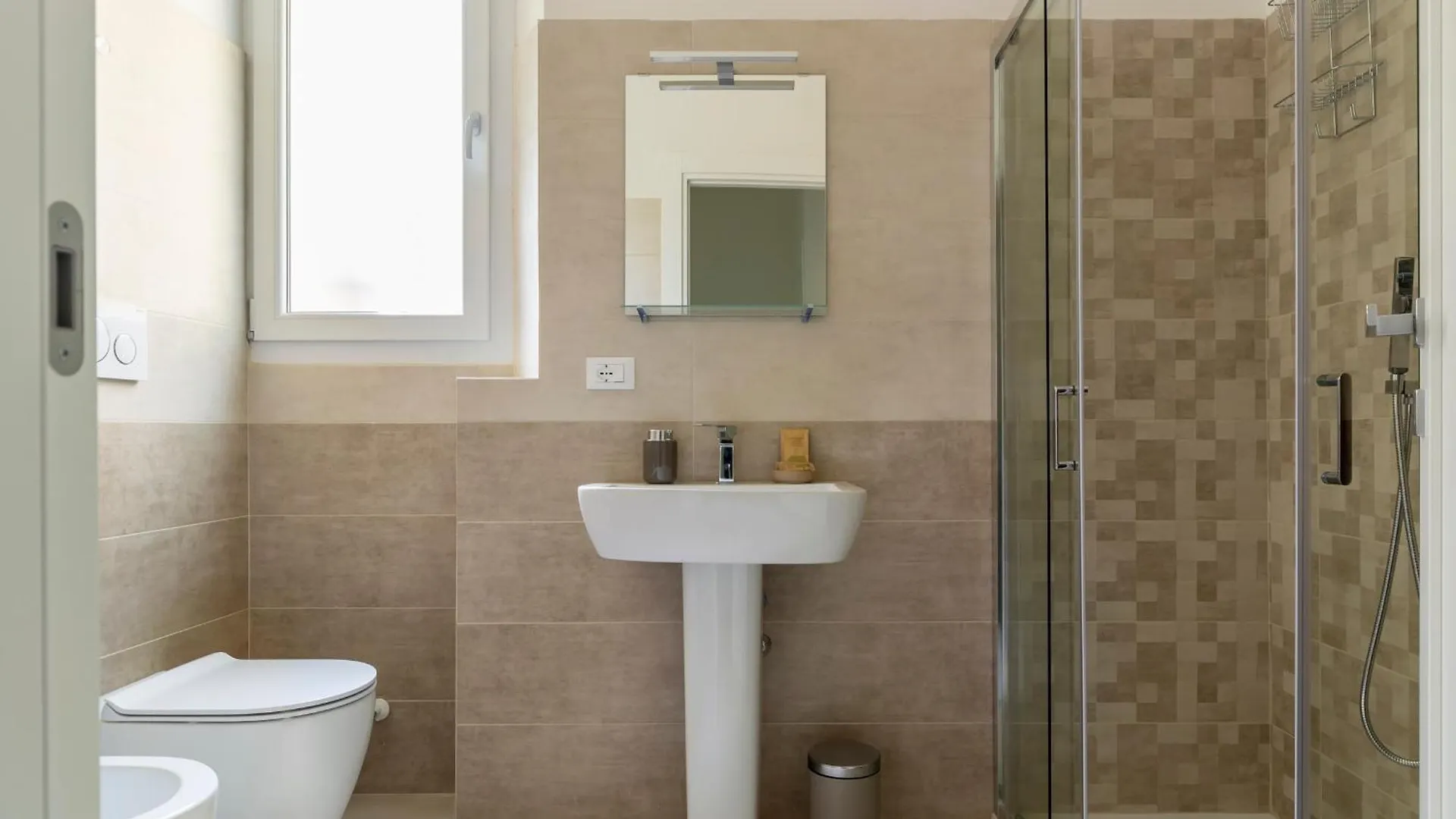 Apartment Amos - 5 Minutes From Piazza Maggiore Bologna Italy