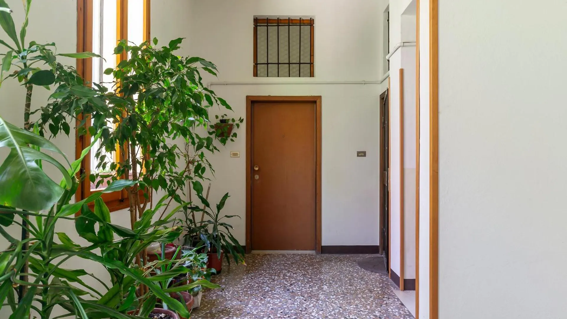 Apartment Amos - 5 Minutes From Piazza Maggiore Bologna Italy