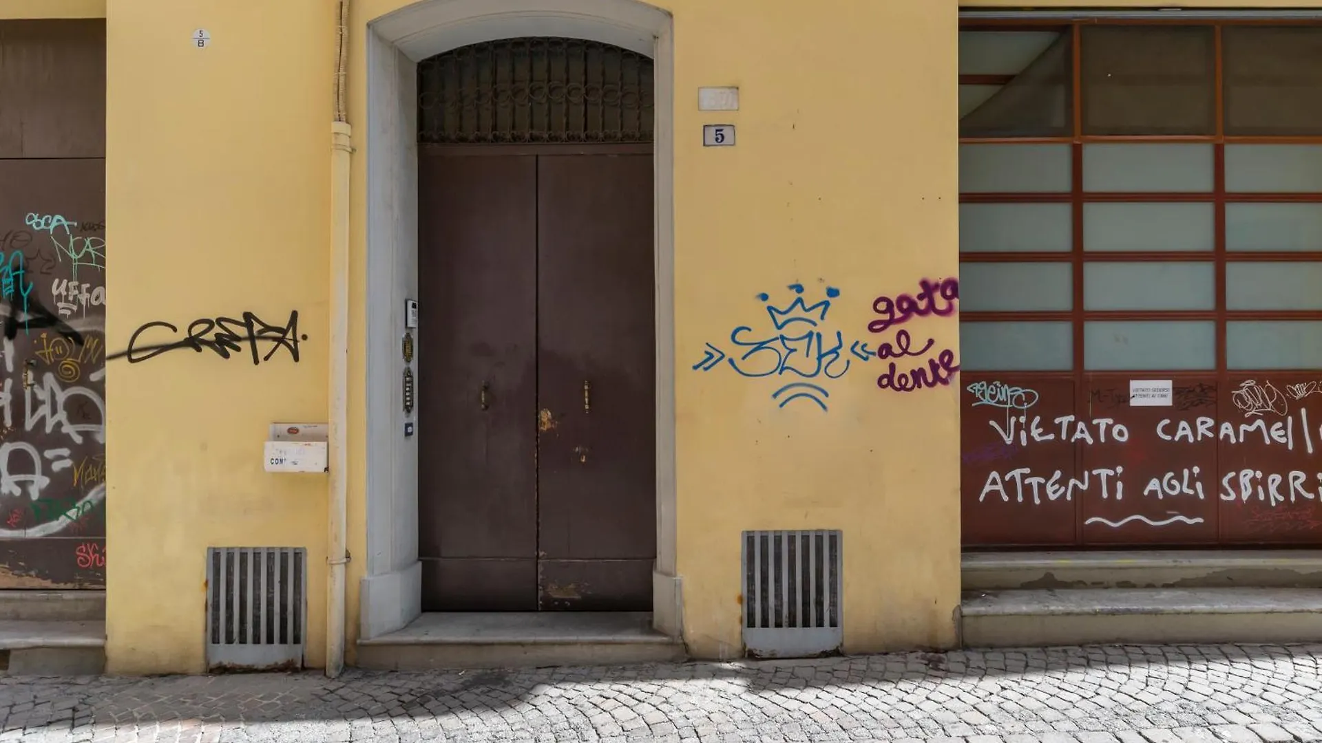 Apartment Amos - 5 Minutes From Piazza Maggiore Bologna Italy