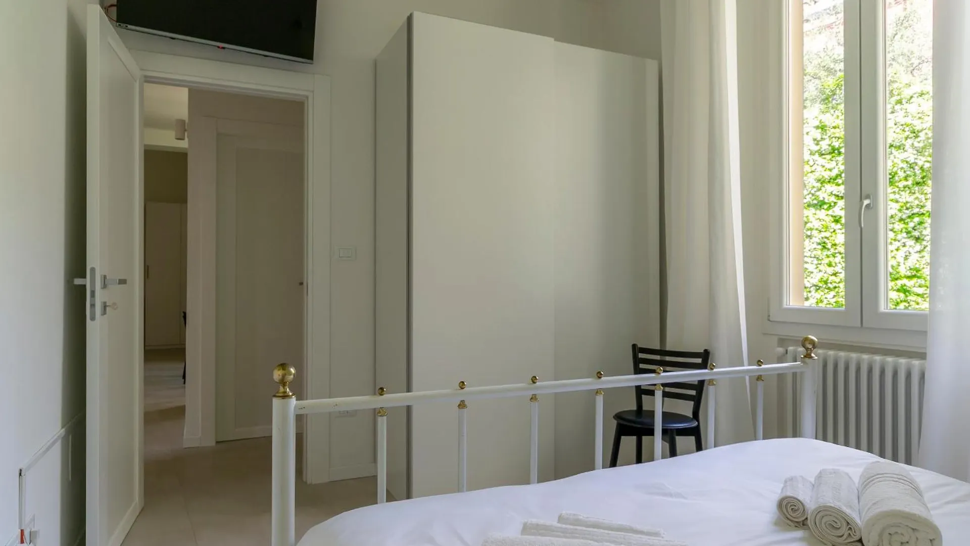 Apartment Amos - 5 Minutes From Piazza Maggiore Bologna Italy